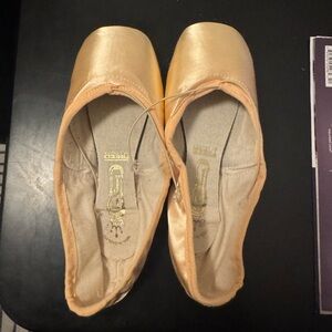 Pointe shoes